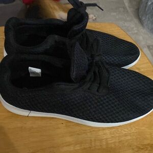 Black size 9 sneakers @BW